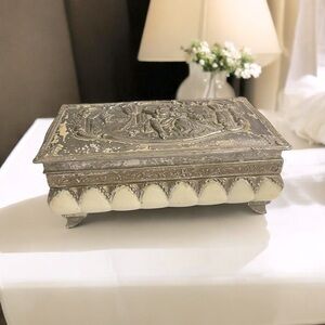 Vintage Footed Colonial Trinket Box Interior with Red Lining Made in Japan